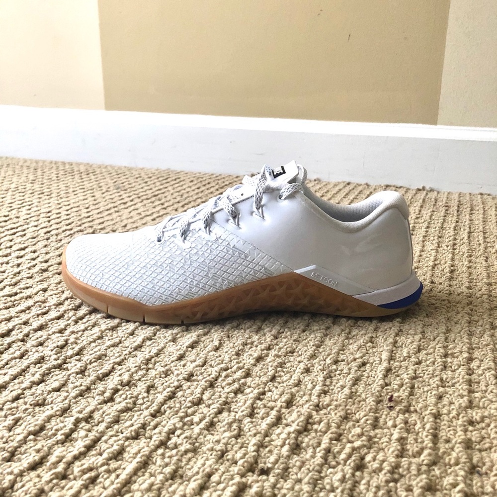 Nike met con White Gum Sole Athletic Shoe